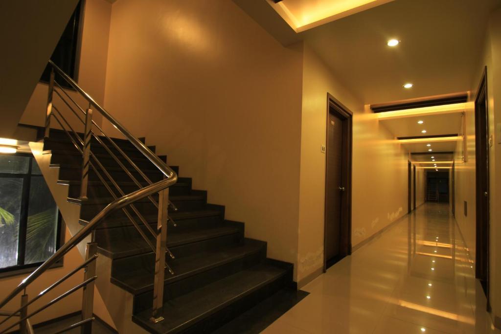 Hotel Sai Smaran เชอร์ดี ภายนอก รูปภาพ